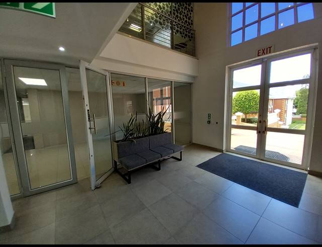 784M² OFFICE TO LET IN BRYANSTON